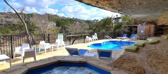 Bungalow rilassante con vista Treetop, piscina e vasca idromassaggio, vicino al porto turistico (# 17)