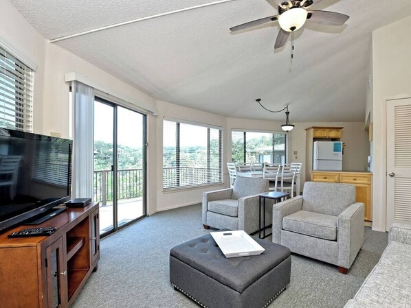 Smart TV, fireplace, DVD player - Villa Meridian #10 - Lakefront Villa with Resort Pool (Lakeway)