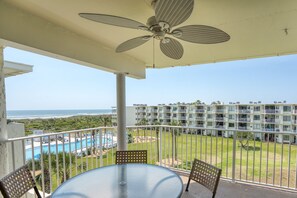 Outdoor dining - CRC 2410 - Ocean View Condo Perfect for the Entire Family (St Augustine)