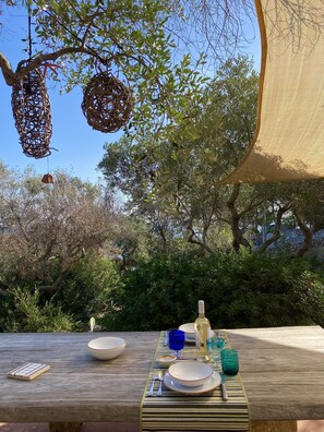 Outdoor dining - AMMARE BY THE SEA         (Marina di Novaglie)