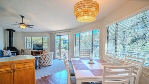 Dining - Gorgeous Waterside Holiday Rental in Lakeway with pool/jacuzzi [#6 Primrose] (Lakeway)