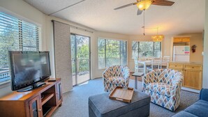 Smart TV, fireplace - Gorgeous Waterside Holiday Rental in Lakeway with pool/jacuzzi [#6 Primrose] (Lakeway)