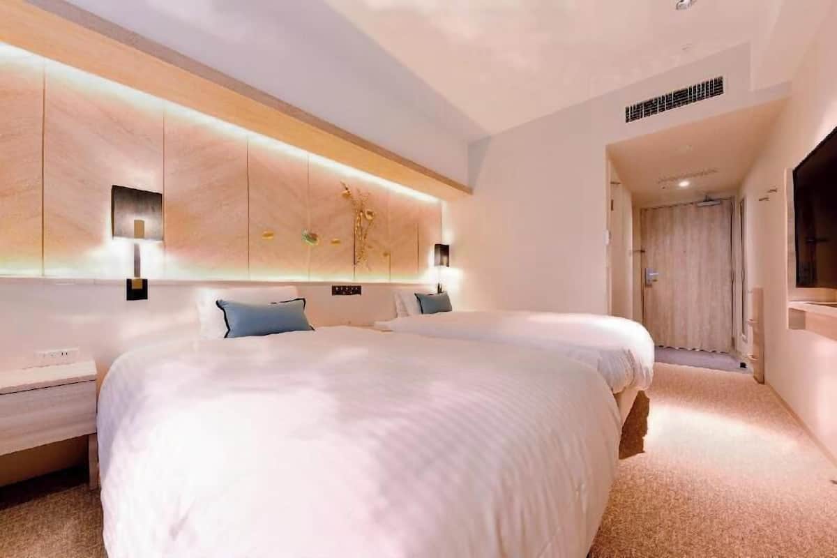 Cortinas blackout, insonorización y tabla de planchar con plancha