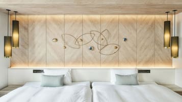 Cortinas blackout, insonorización y tabla de planchar con plancha