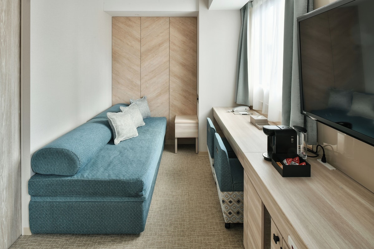 twin room, non smoking | blackout curtains, soundproofing, iron/ironing board, free wifi