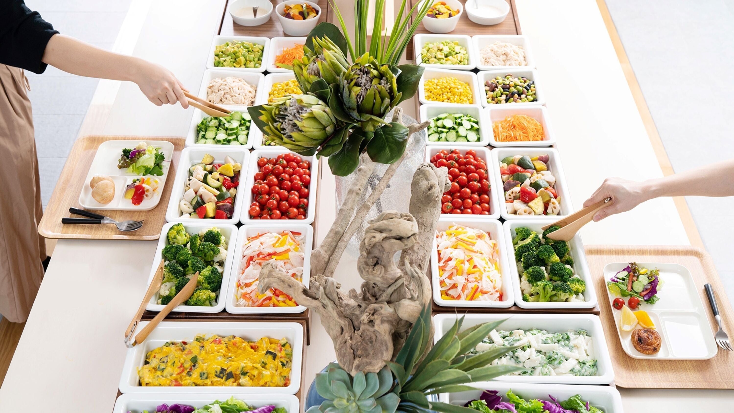 Daily buffet breakfast (JPY 1600 per person)