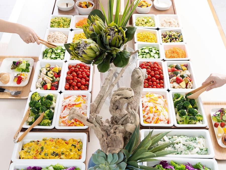 Daily buffet breakfast (JPY 1600 per person)