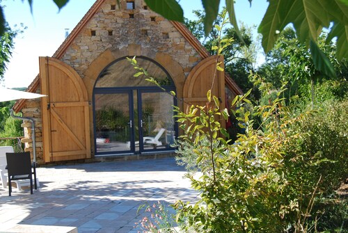 superbe grange restaurée près de  FIGEAC piscine privée,  6/8 personnes,