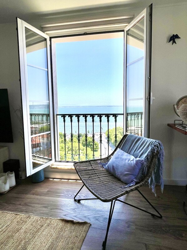 Smart-TV, Stereoanlage, Arbeitsbereiche