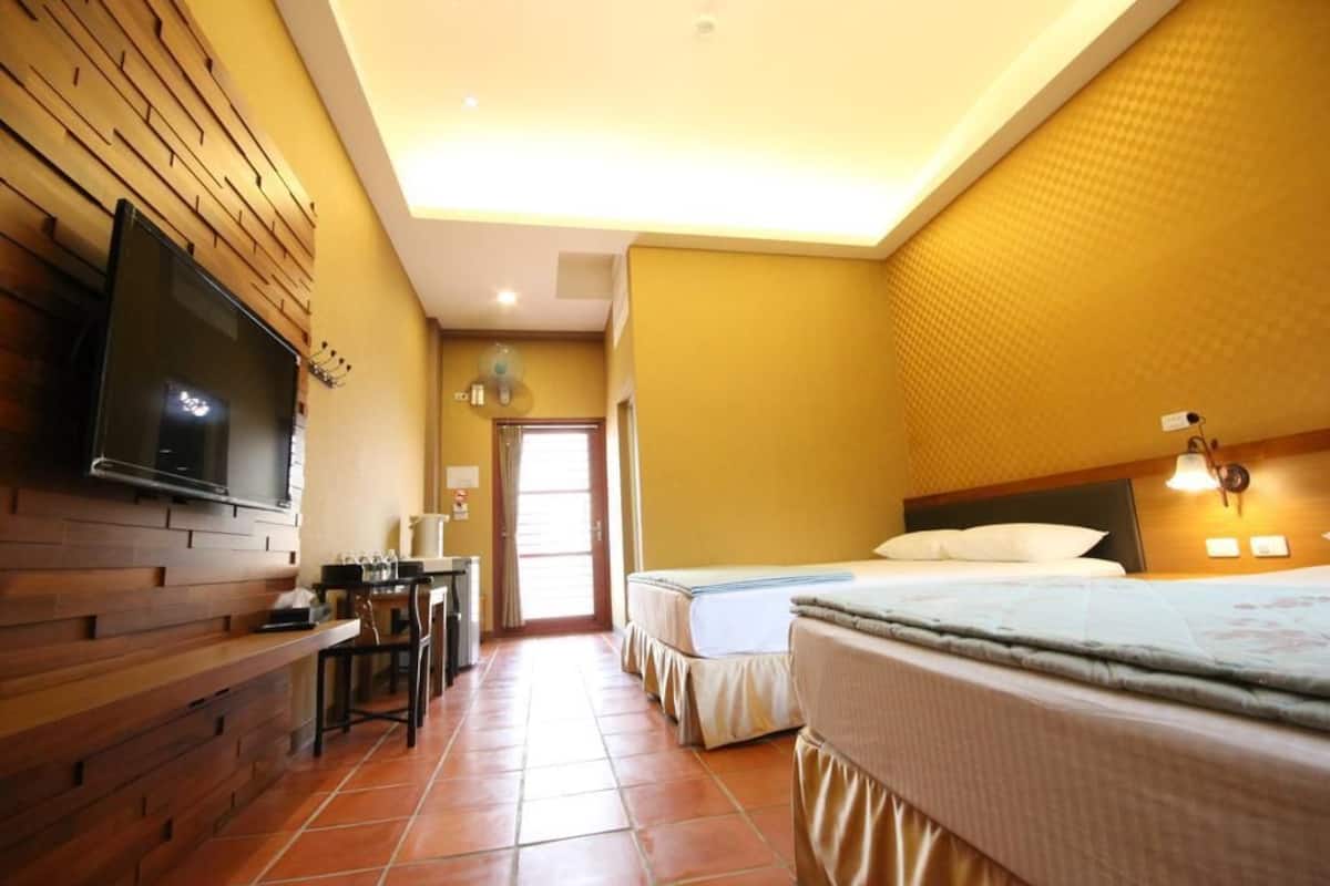 Quadruple Room | Laptop workspace, blackout drapes, free WiFi