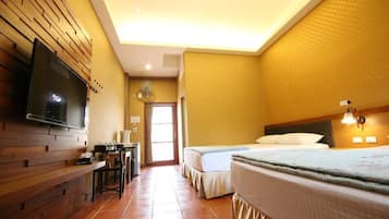 Quadruple Room | Laptop workspace, blackout drapes, free WiFi