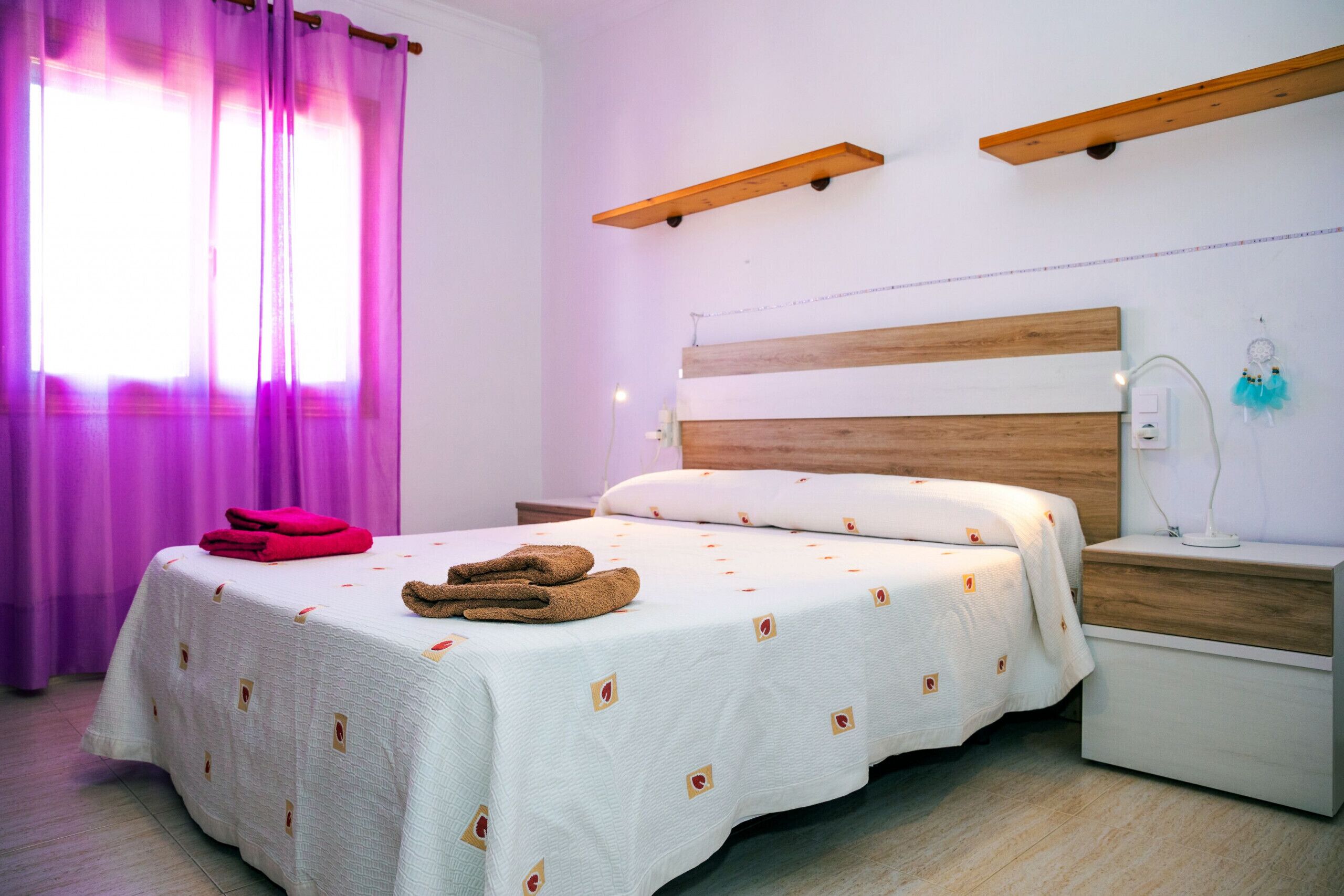 3 chambres, fer et planche à repasser, Wi-Fi gratuit, draps fournis