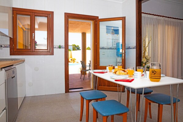 Dining - Marimar 039 fantastic house ideal for groups with pool, air conditioning, BBQ and WiFi (Muro)