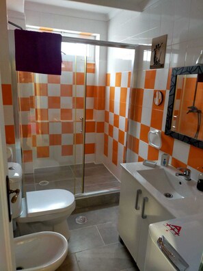 Shower, hair dryer, towels, toilet paper - apt a5min apie from the beach (Málaga)