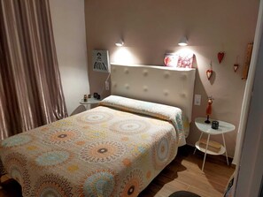 3 chambres, bureau, fer et planche Ă repasser, accĂšs au Wi-Fi (inclus)
