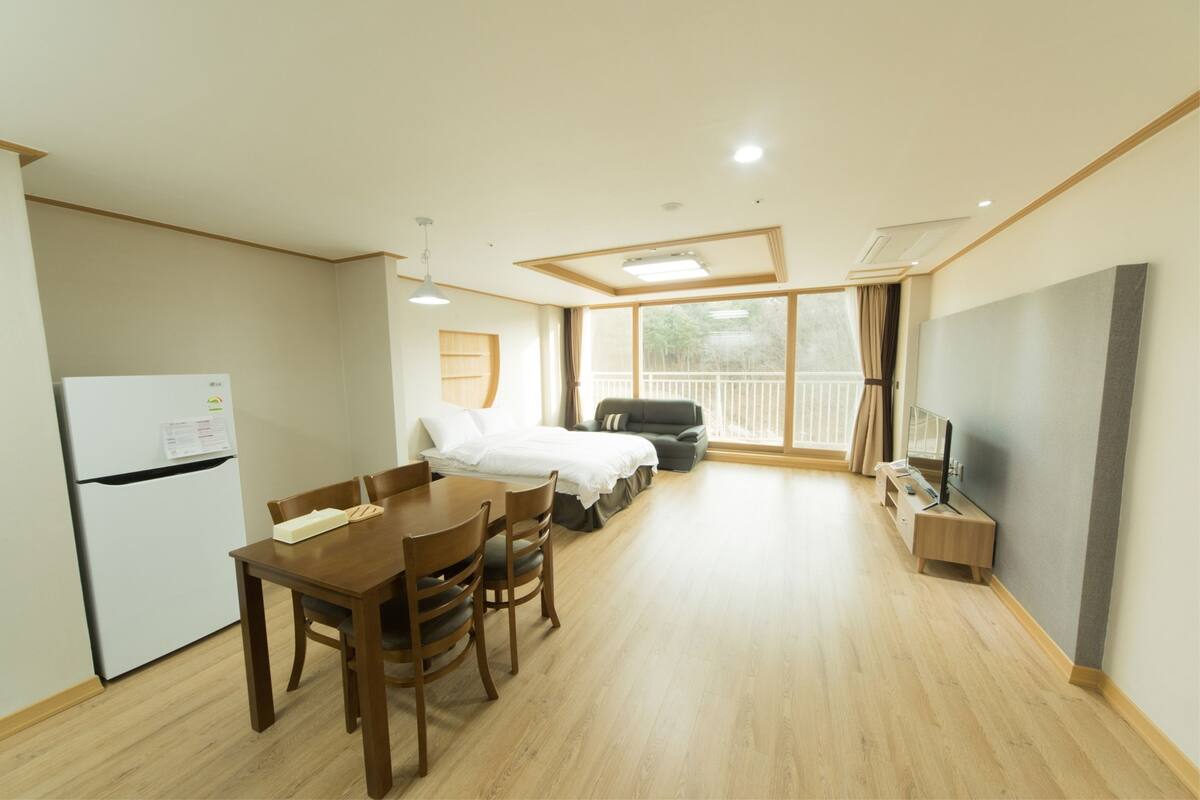 Standard Room | Blackout drapes, WiFi (free)