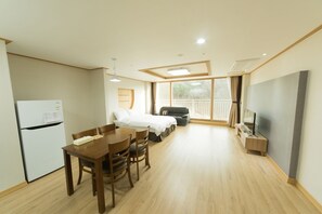 遮光窗帘、免费 WiFi