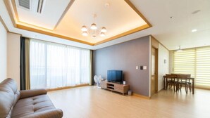 Suite (Silver) | Living room - Lake Ocean Resort Sokcho (Goseong)