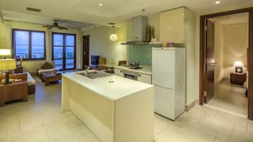 Comfort Suite, 2 Bedrooms, Sea View | Private kitchen | Fridge, microwave, coffee/tea maker