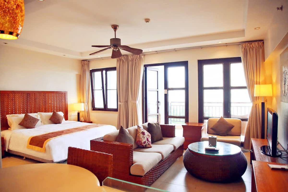 Comfort Suite, Sea View | In-room safe, desk, blackout curtains, soundproofing