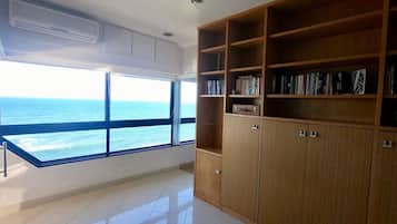 Luxury Apartment | 1 bedroom, desk, soundproofing, iron/ironing board