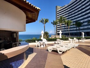 2 outdoor pools
