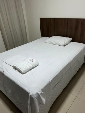 Minibar, desk, blackout curtains, iron/ironing board - Seller Hotel (Sobral)