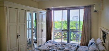 1 Queen Bed, Private Detached Bathroom, Sea View, Shared Apartment | 客房景观