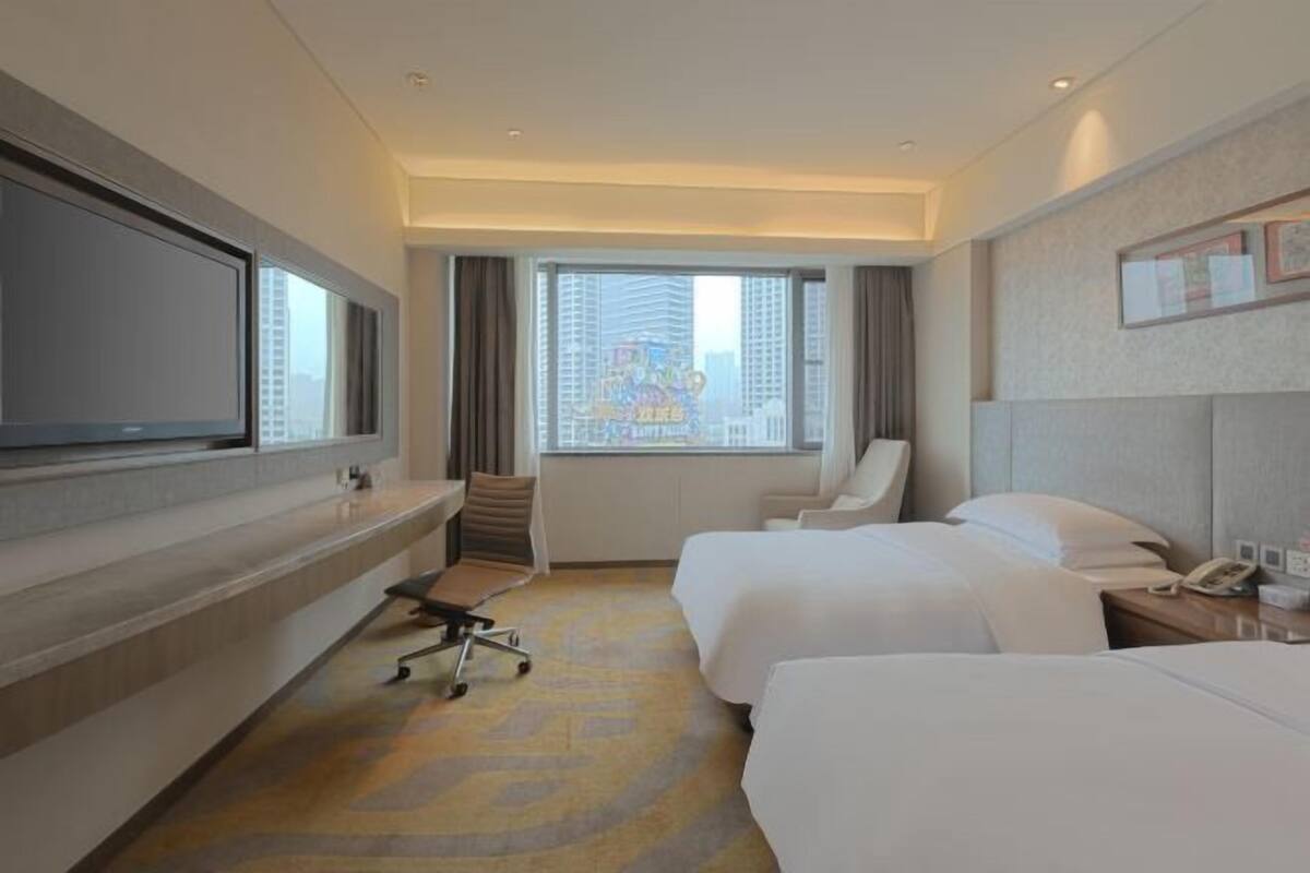 Minibar, in-room safe, blackout curtains