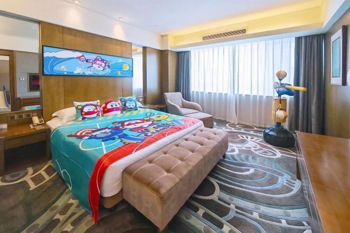 Minibar, in-room safe, blackout curtains, iron/ironing board