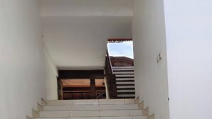 A set of beige tiled stairs leading to a doorway. - Kusuma Homestay Kerobokan (Kerobokan)