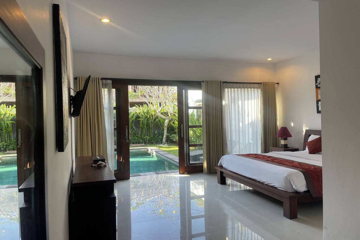 3 bedrooms, desk, WiFi (free), bed sheets