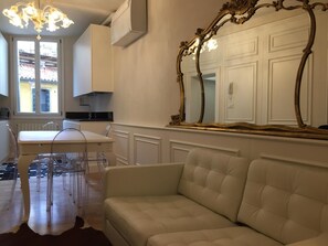 Smart TV, books - The best position in Venice, at 30 mt from San Marco square (Venezia)
