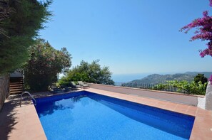 Pool - Holiday rental villa with swimming pool in Begur, Aiguablava (Begur)