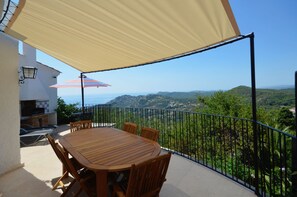Outdoor dining - Holiday rental villa with swimming pool in Begur, Aiguablava (Begur)