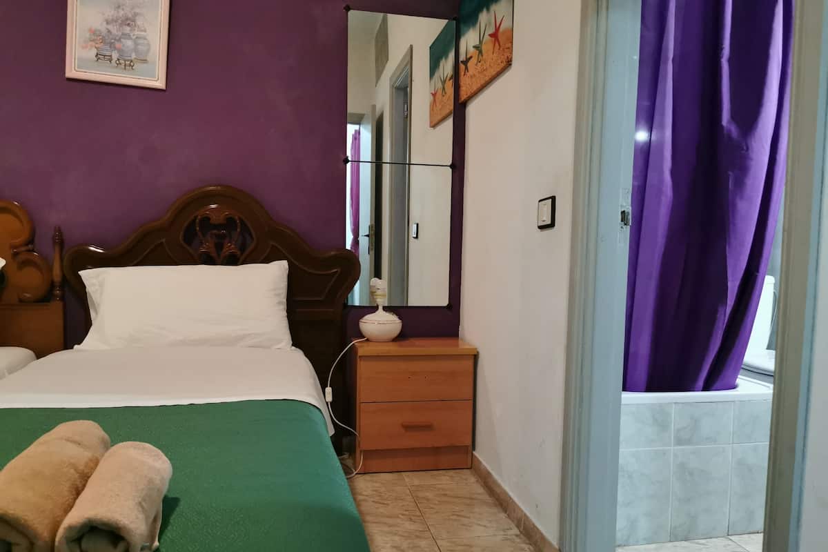 Economy Apartment, 1 Bedroom (Patronato E) | WiFi, bed sheets