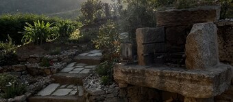 UNA RARA AVIS - solar house with sea views