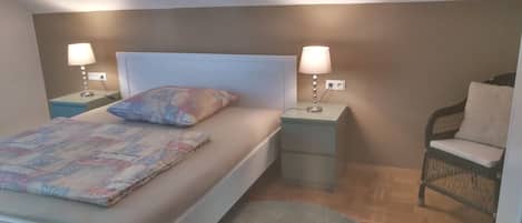 2 habitaciones, tabla de planchar con plancha, wifi y ropa de cama