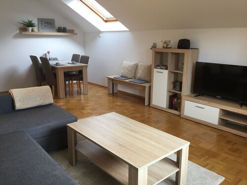 Helle Ferienwohnung Balkon, 2 SZ - neues Bad 2023