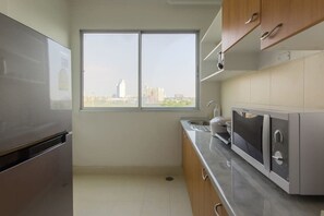 3 bedrooms, blackout curtains, iron/ironing board, rollaway beds - Nicely Apartment Close BKK Airport (Bangkok)