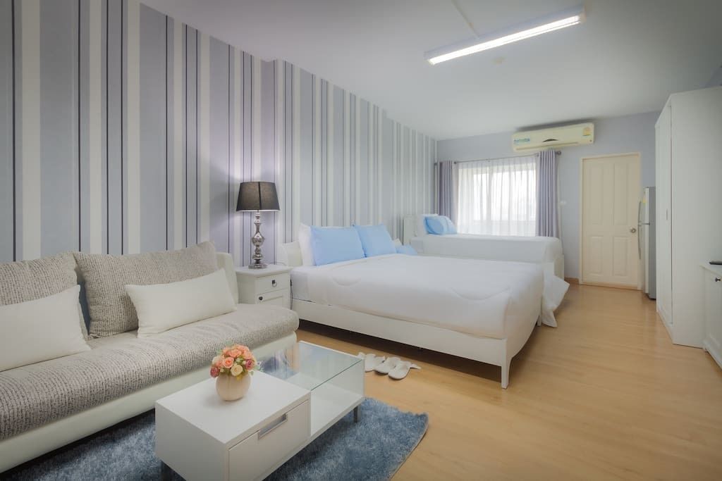 Deluxe Studio | 3 bedrooms, blackout curtains, iron/ironing board, rollaway beds