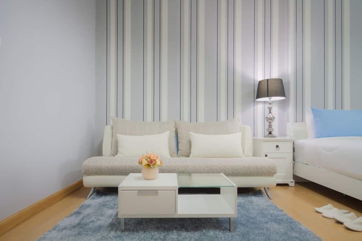Deluxe Studio | 3 bedrooms, blackout curtains, iron/ironing board, rollaway beds