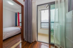 Suite, 1 kamar tidur | Tirai kedap cahaya, kedap suara, dan Wi-Fi gratis