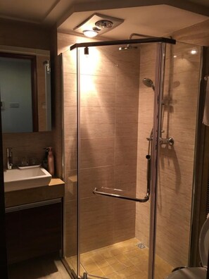 Presidential Suite | Bathroom shower - Yue Ke Apartment (Chongqing)