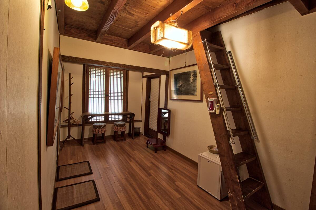 Traditional Loft (Baerong) - Must contact the property before Check-In | 免費無線上網、床單