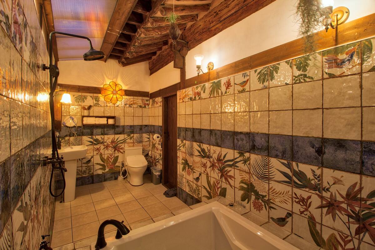 Traditional Double Room(Maewha) - Must contact the property before Check-In | 浴室 | 免費盥洗用品、吹風機、免治馬桶、毛巾