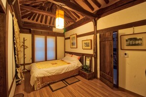 Traditional Double Room(Maewha) - Must contact the property before Check-In | 特色装修、免费 WiFi、床单