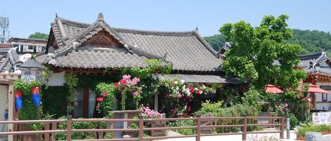 Fachada de la propiedad