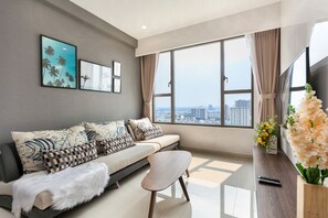 Apartamento de dise�ño, 2 habitaciones, acceso a la piscina, vistas al río | Caja fuerte, escritorio, tabla de planchar con plancha y ropa de cama