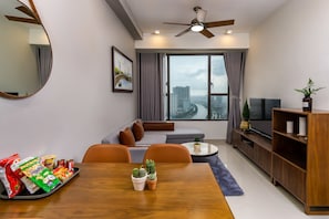 In-room safe, desk, iron/ironing board, bed sheets - Rivergate Apartment - MM Home (Ho Chi Minh City)